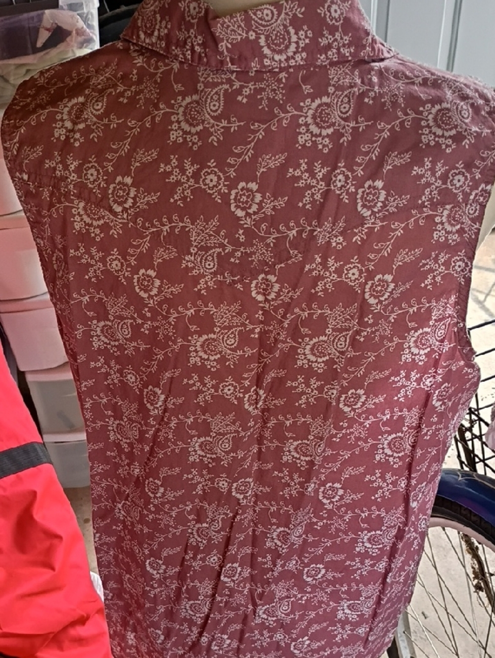 Wrangler Sleeveless Button-Front Floral Shirt - Dusty Rose - Picture 4 of 5